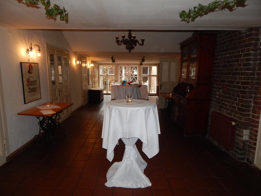 Hotel Alte Försterei Kloster Zinna Exteriör bild
